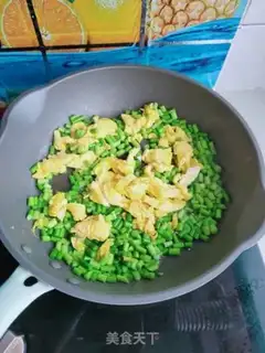 Make Garlic tomato fried eggs step 5