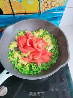 Make Garlic tomato fried eggs step 6
