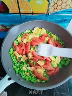 Make Garlic tomato fried eggs step 7