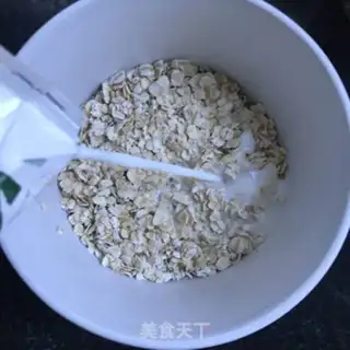Make Flamingo oatmeal bowl step 4
