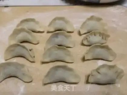 Make Sour sauerkraut pork dumplings step 3