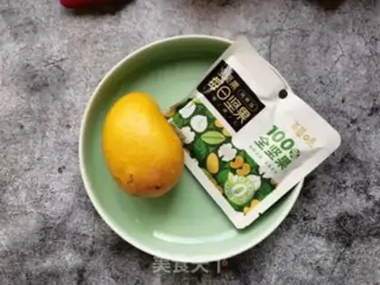 Make Nut mango yogurt cup step 0