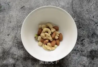 Make Nut mango yogurt cup step 2