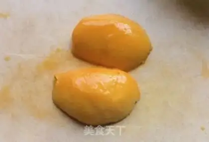 Make Nut mango yogurt cup step 3