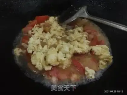 Make Tomato fried eggs step 5
