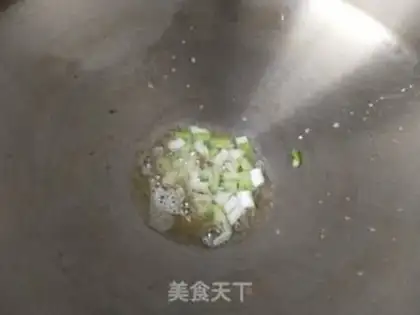 Make Tomato fried eggs step 5