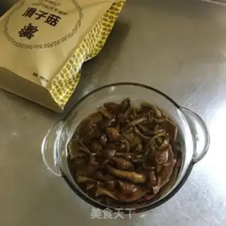 Make Slipped mushrooms and fried meat step 0