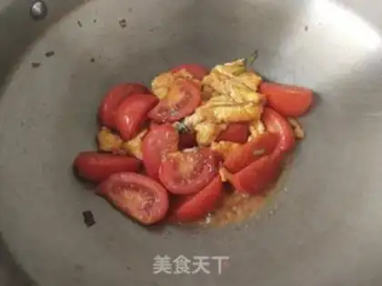 Make Tomato fried eggs step 9