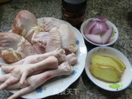 Make New Orleans has chicken claws on his wings step 0