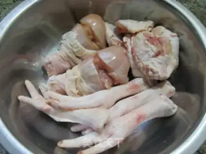 Make New Orleans has chicken claws on his wings step 2
