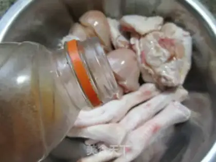 Make New Orleans has chicken claws on his wings step 3