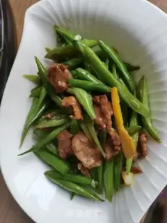 Make Four seasons of bean fried meat step 8