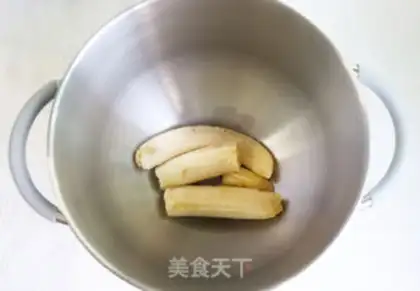 Make All-eat walnut banana buns step 0