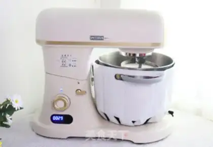 Make All-eat walnut banana buns step 3