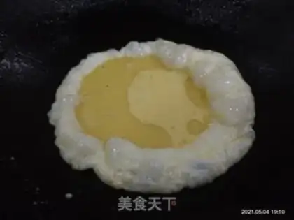 Make Tomato fried eggs step 2