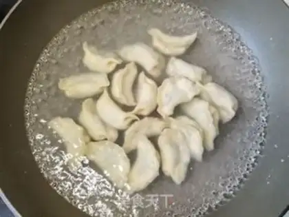 Make Pork dumplings step 4