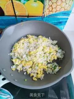 Make Eggs and garlic fried rice step 5
