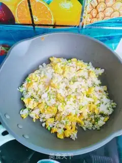 Make Eggs and garlic fried rice step 6