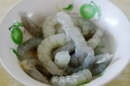Make Shrimp fried storks step 1