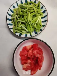 Make Tomato and garlic step 0
