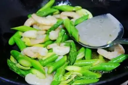 Make Shrimp fried storks step 4