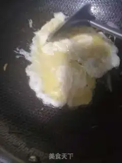 Make Chili fried eggs step 1