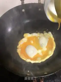 Make Tea sprouts and eggs step 1