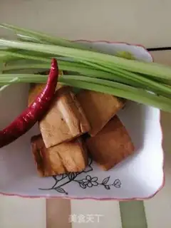 Make Celery fried beans step 0