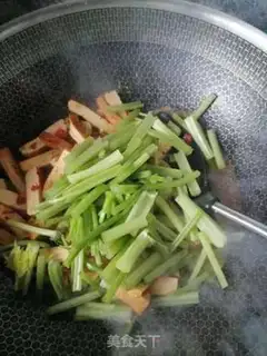 Make Celery fried beans step 4