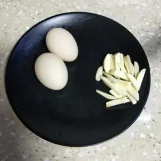 Make Spinach fried eggs step 2