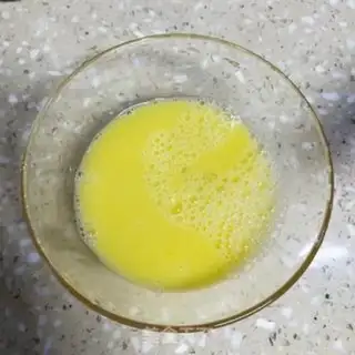 Make Spinach fried eggs step 4