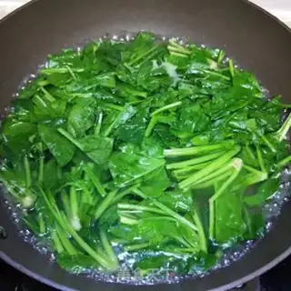 Make Spinach fried eggs step 7