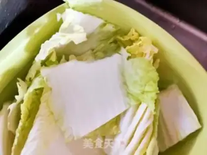 Make A fan of cabbage step 0