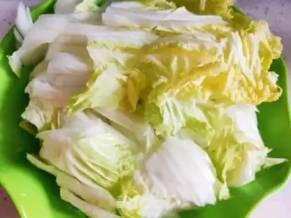 Make A fan of cabbage step 1
