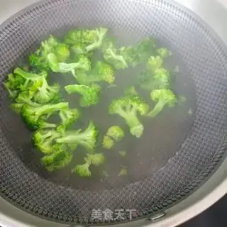 Make Chicken leg salad with broccoli step 5