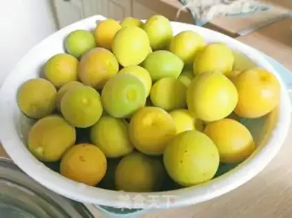Make Cyan plum sauce step 1