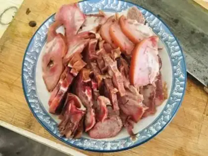 Make Pepper fried meat step 1