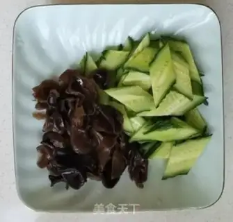 Make Mushu cucumber step 1
