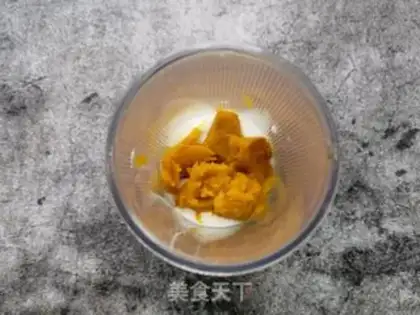 Make Strawberry nut pumpkin yogurt shake step 4