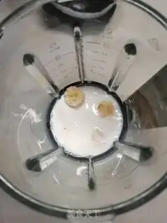 Make Banana shake step 1
