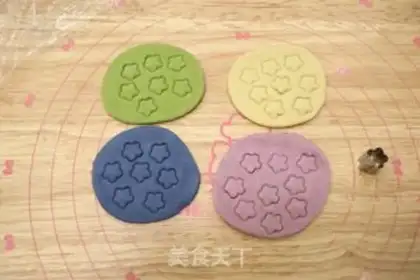 Make A donut bun of flowers step 8