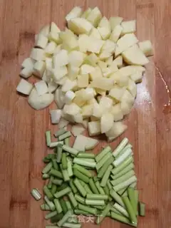 Make Garlic fried potatoes step 0