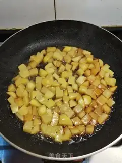 Make Garlic fried potatoes step 3