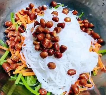 Make A fan of peanut rice with garlic step 6