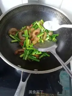Make Yellow eggs step 1
