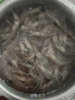Make Salt water, radish shrimp step 0