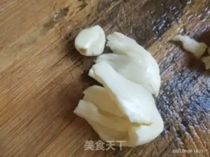 Make Clear the pumpkin seedlings step 1