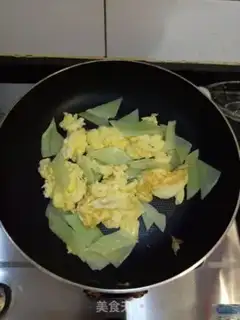 Make Fried eggs step 5