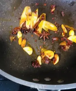 Make Slow-cooked pig hoof potatoes step 5