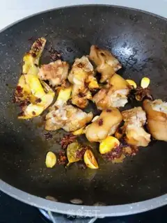 Make Slow-cooked pig hoof potatoes step 6